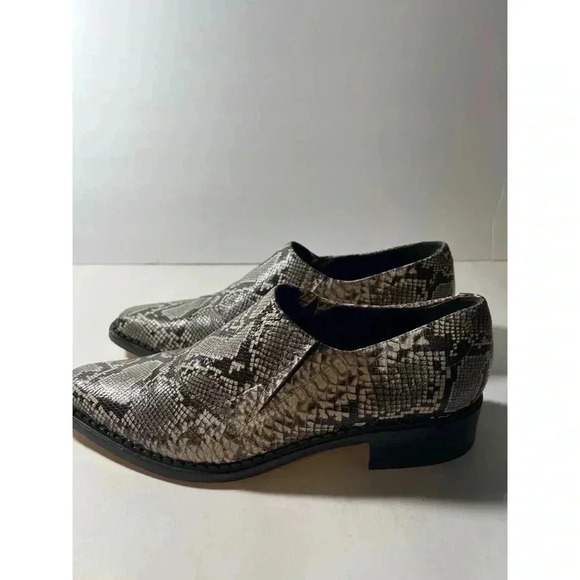 Women’s Snakeskin Pattern Shoes - Picture 2 of 7